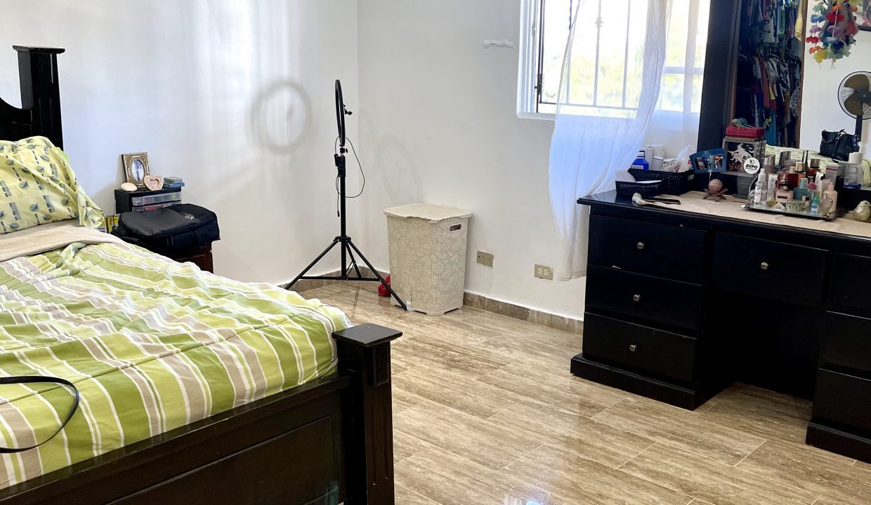 D75B49EE-317A-4A62-8E55-C98F6BEAF2FE