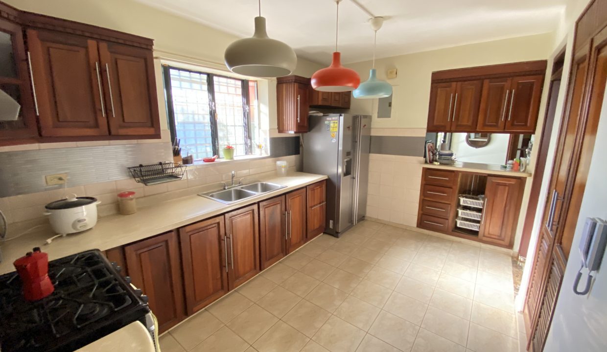 F77CACB3-E91B-447E-889D-DB73A3C0FC55